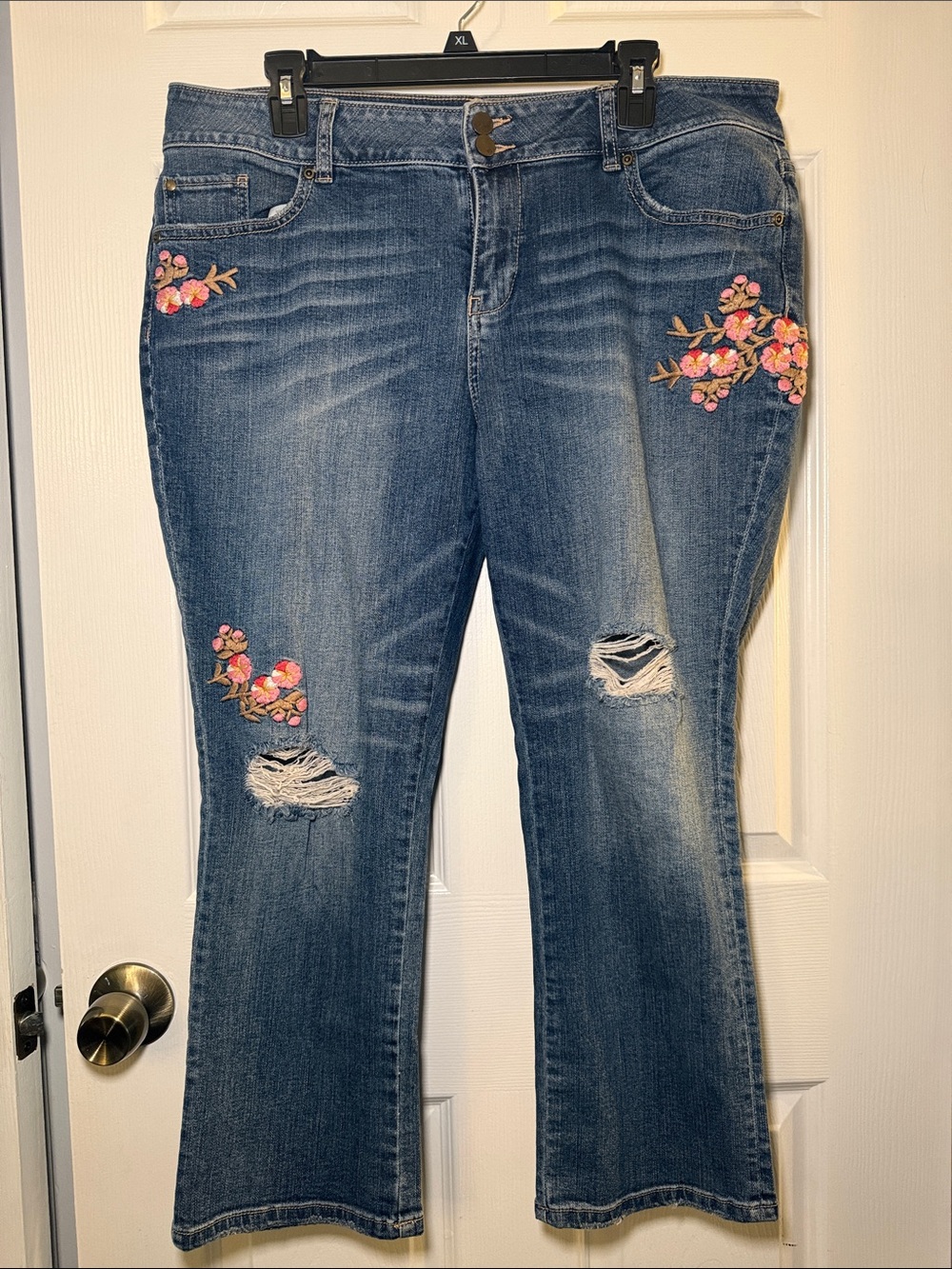 Vintage NY&Co SOHO Curvy Cropped Boyfriend Jeans Floral Embroidered Size 14